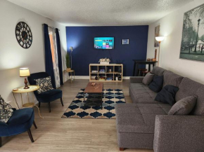 Centauri Vacation Rentals Beautiful 2-bedroom condo, near all Orlando attractions, free parking & Wi-Fi, King bed